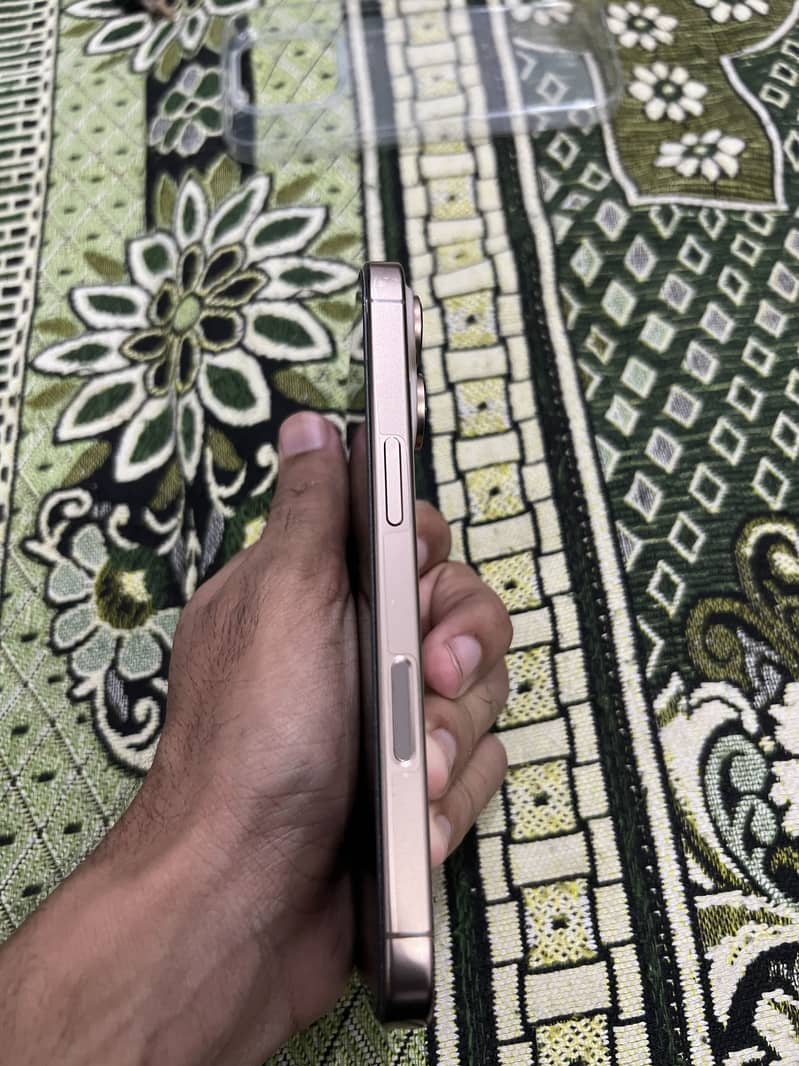 Apple iPhone 16 Pro 5