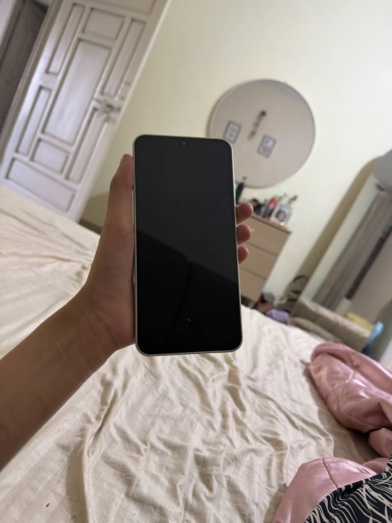 Samsung Mobile A16 1