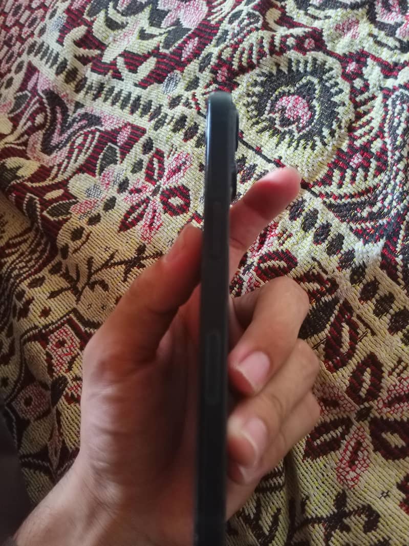 Apple iPhone 13 2