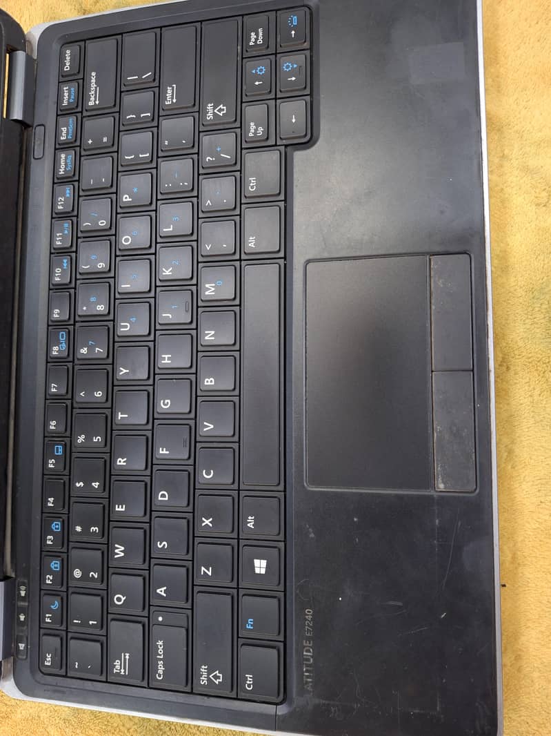 Dell latitude E7240 1