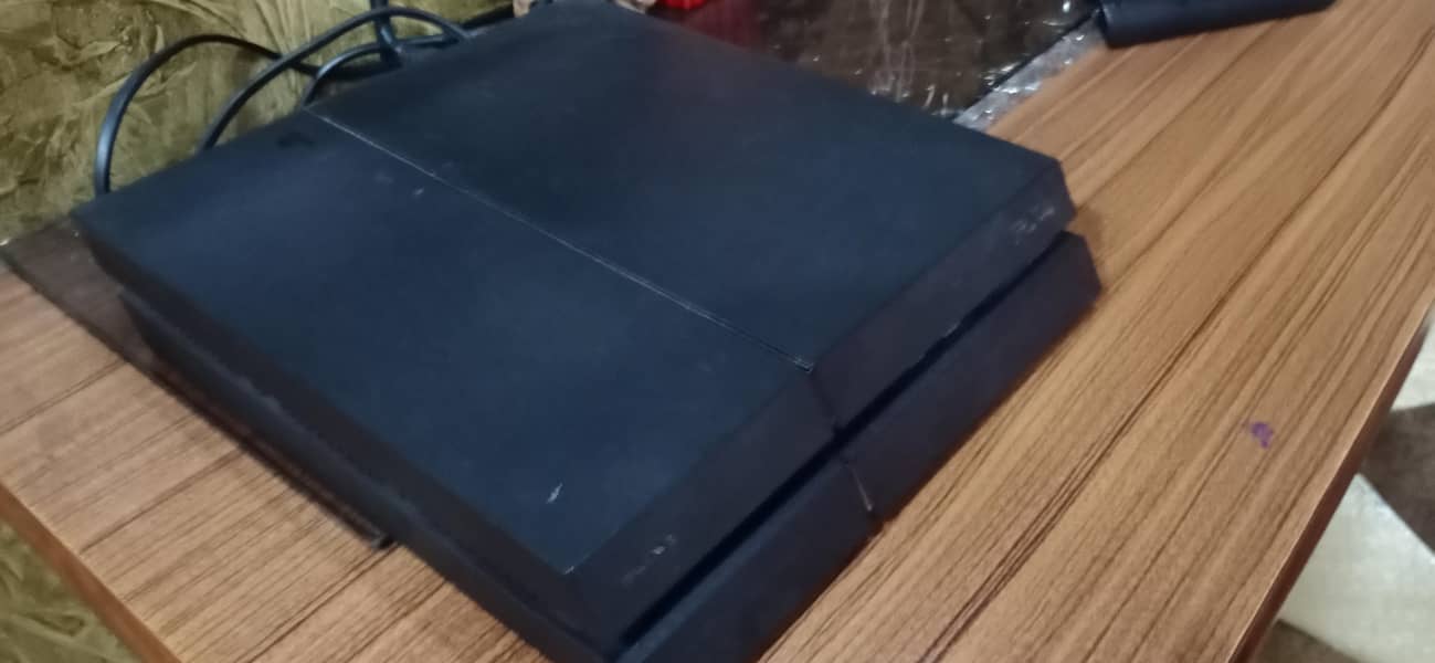 ps4 with two controller and two game 0