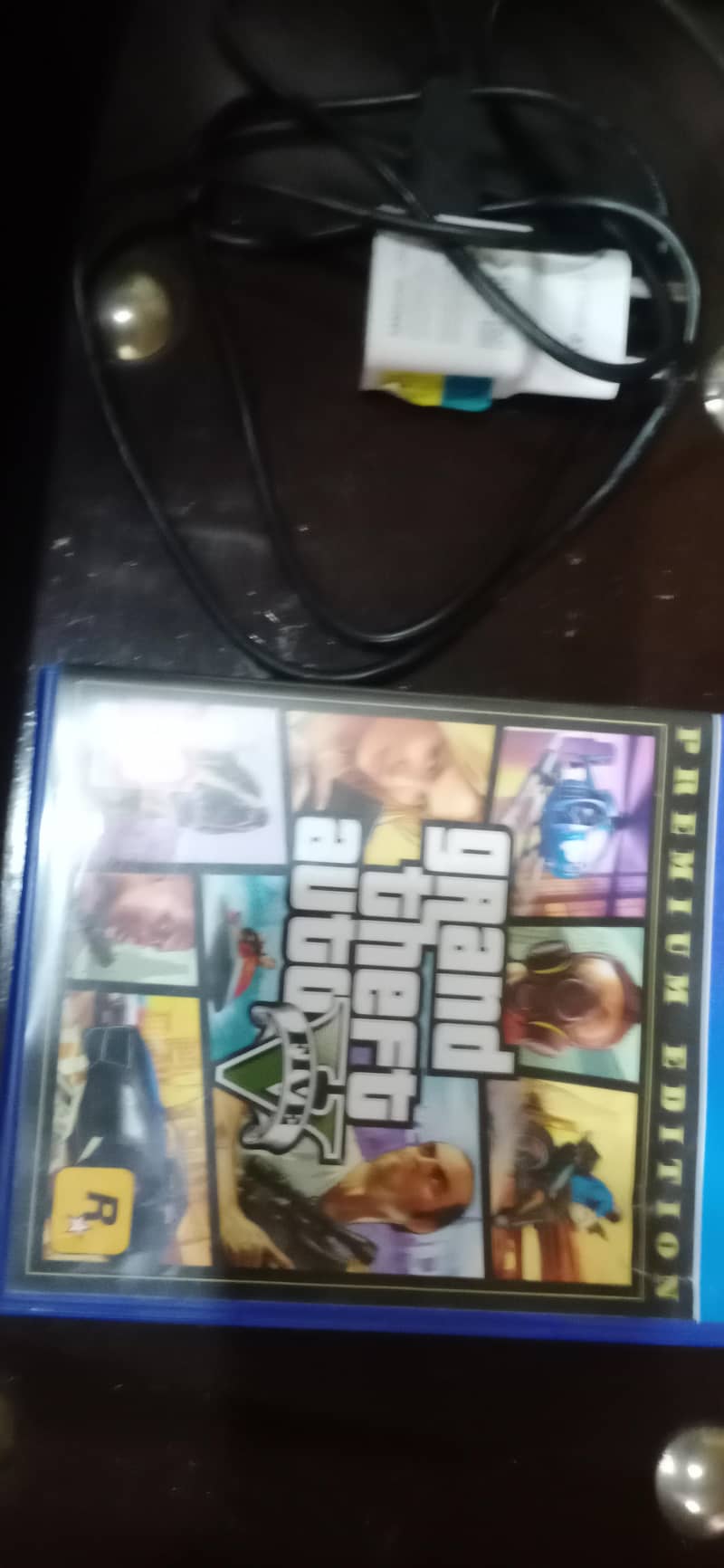 ps4 with two controller and two game 2
