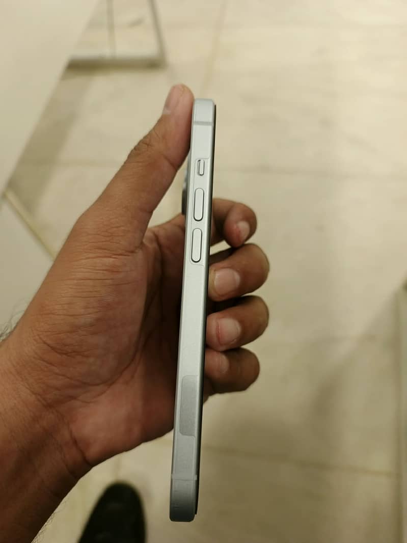 Apple iPhone 15 3