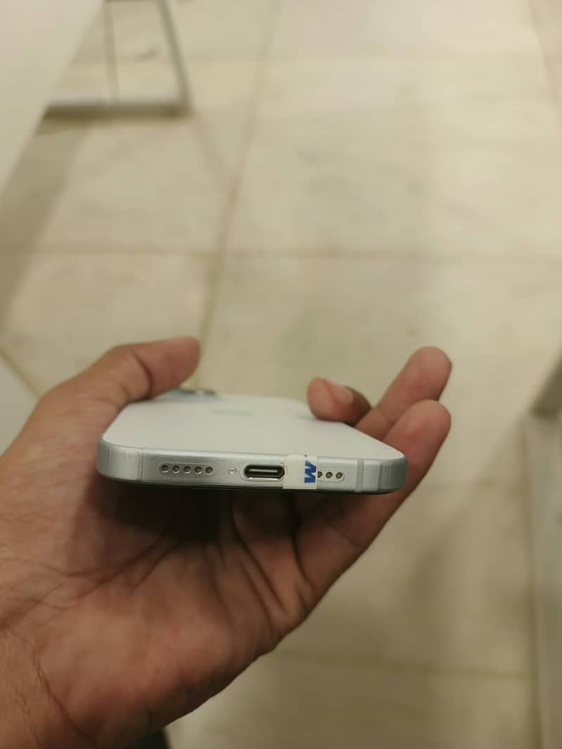 Apple iPhone 15 4