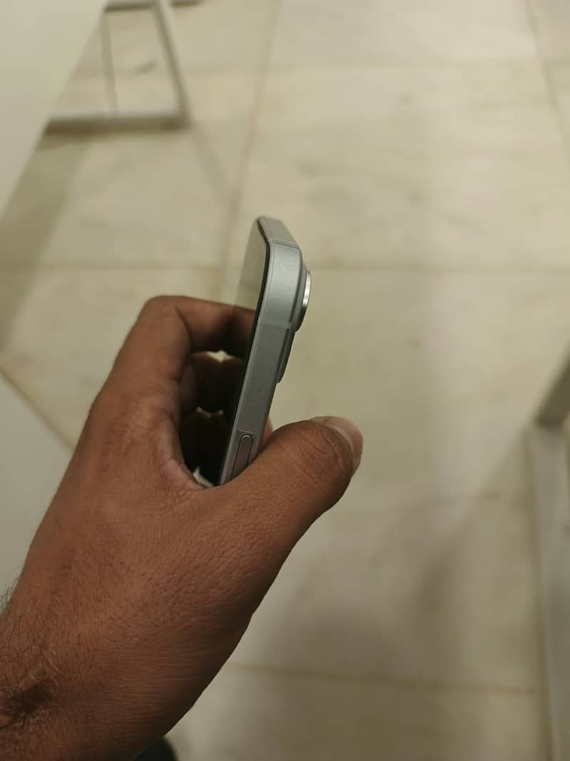 Apple iPhone 15 5