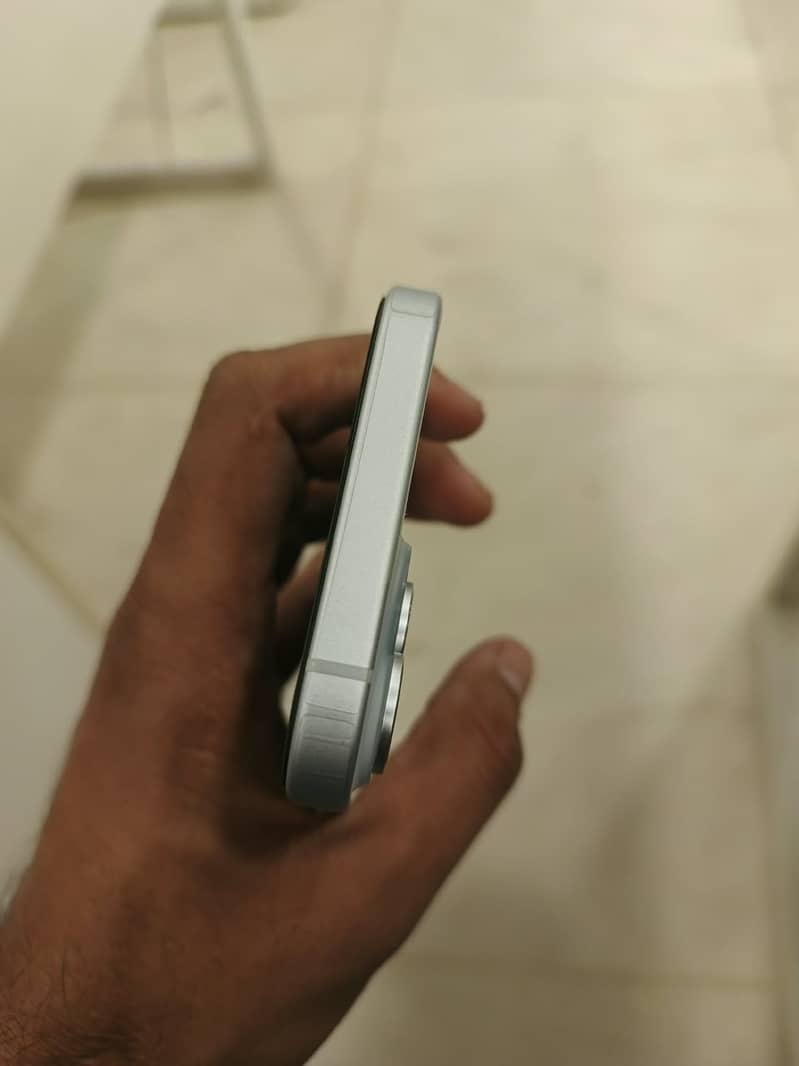 Apple iPhone 15 6