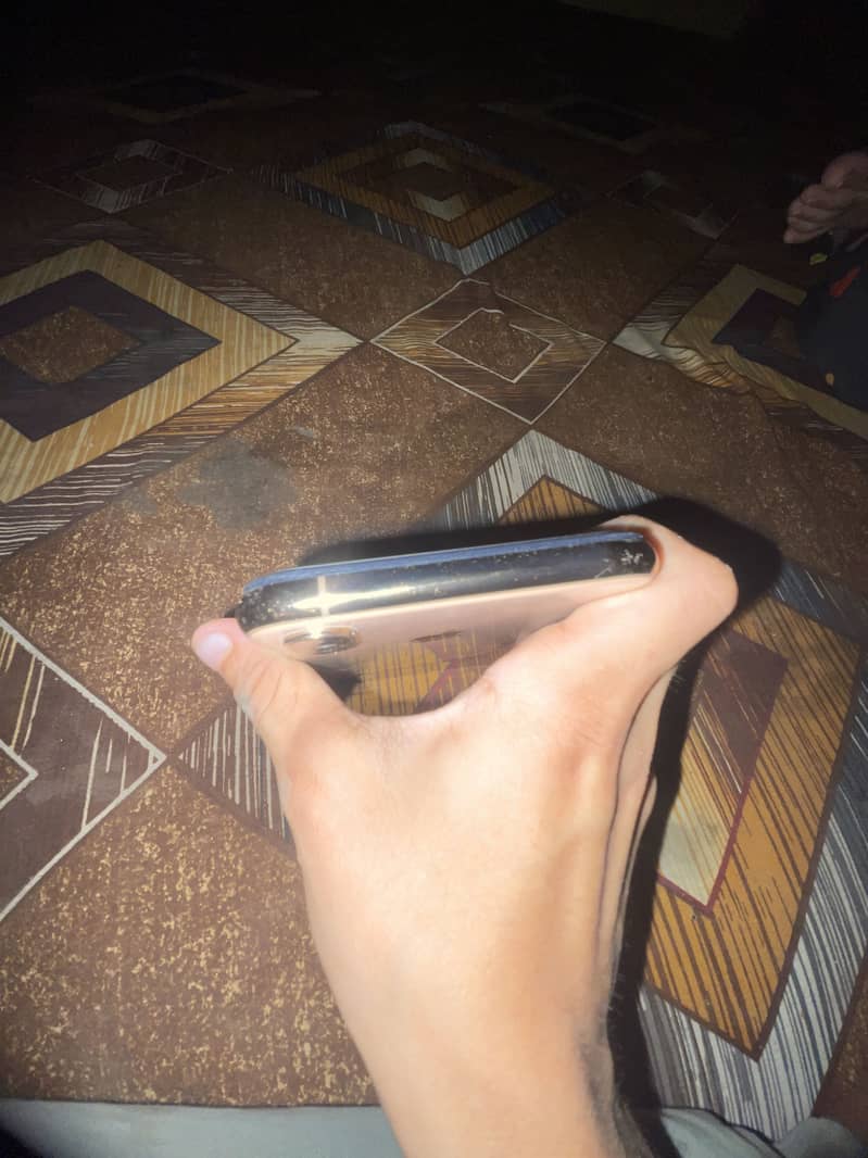 Apple iPhone XS 4