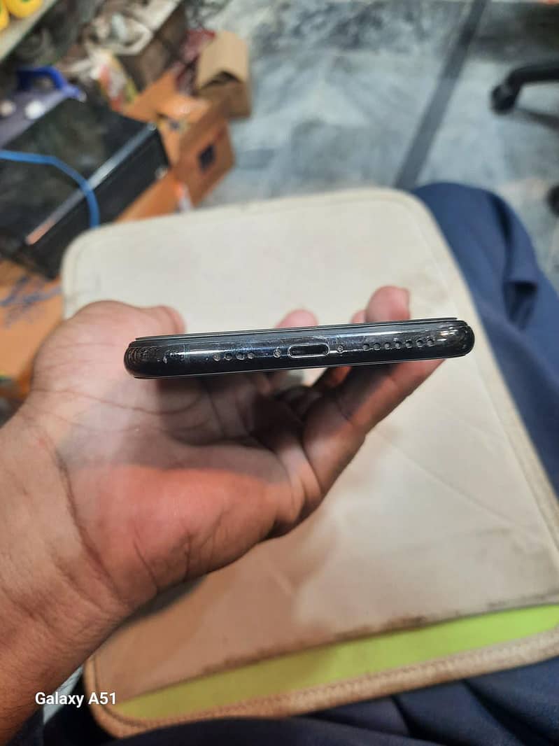 Apple iPhone XS Max 1
