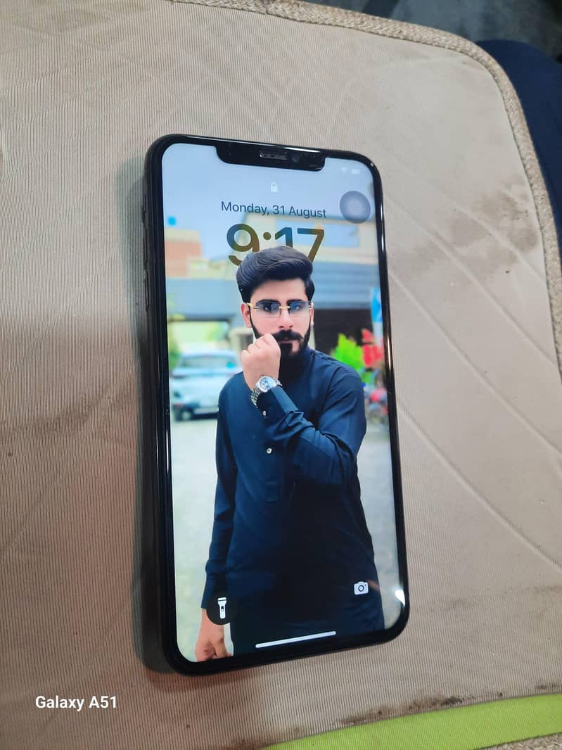 Apple iPhone XS Max 3