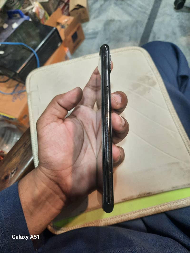Apple iPhone XS Max 5