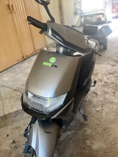 Scooty joy eveon