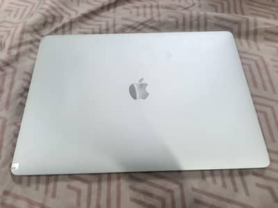 Apple MacBook Pro 15.4" — 16GB / 256GB SSD