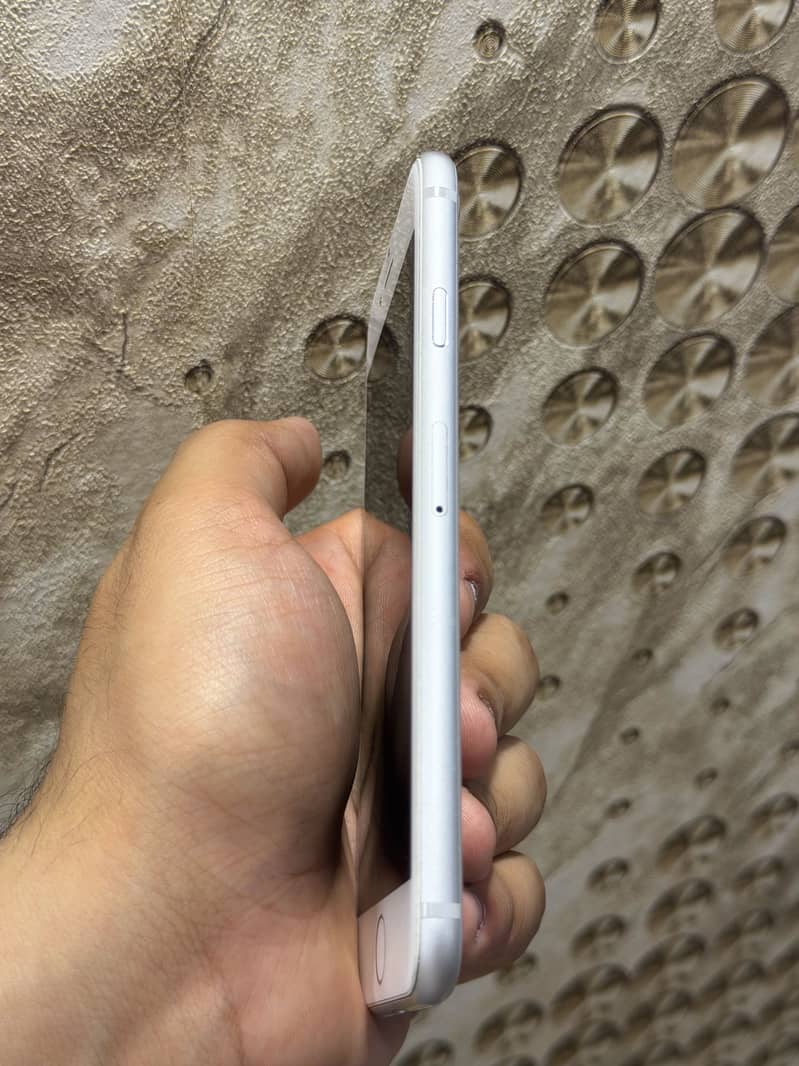Apple iPhone 8 3