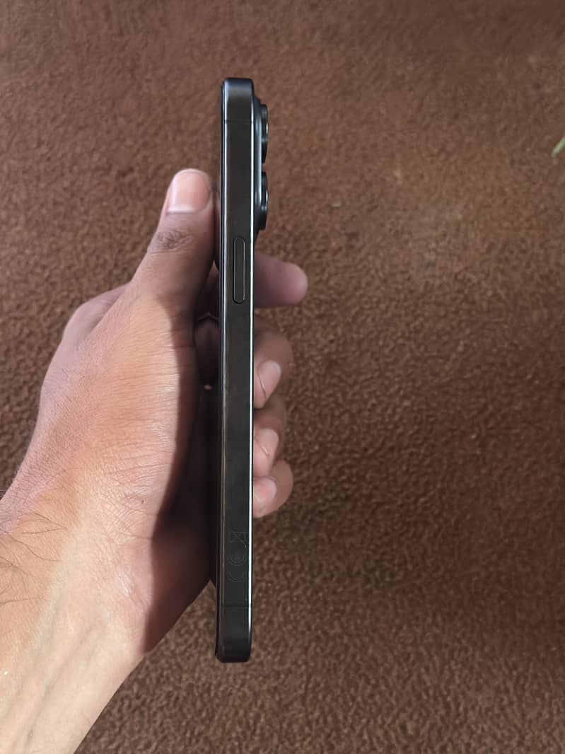 Apple iPhone 15 Pro Max 2