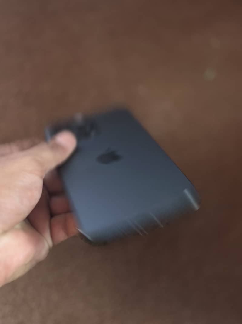 Apple iPhone 15 Pro Max 3