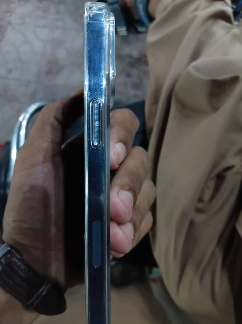 Apple iPhone 13 Pro Max 2