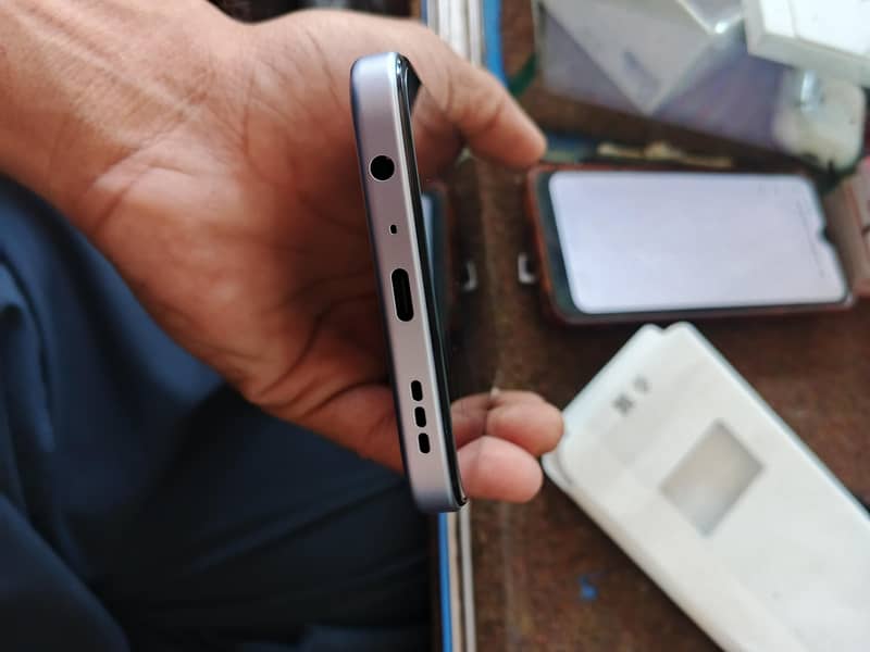 OPPO A6k 4
