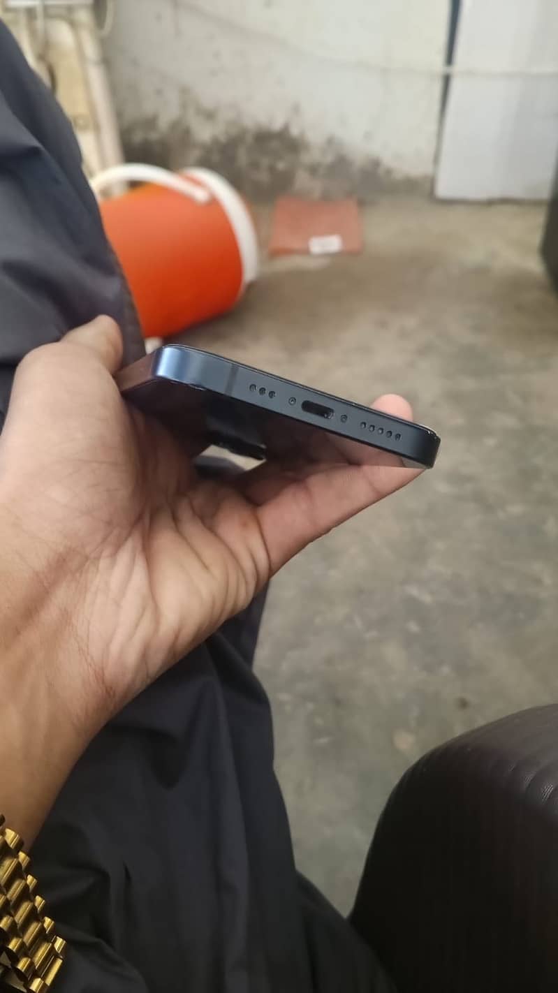 Apple iPhone 13 2