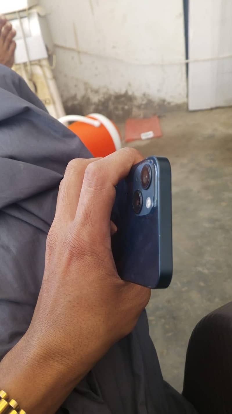 Apple iPhone 13 3