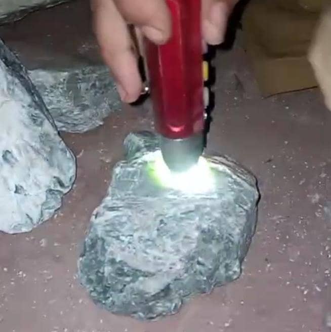 Pakistani rough nephrite 0