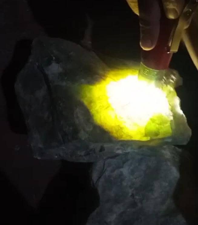Pakistani rough nephrite 2