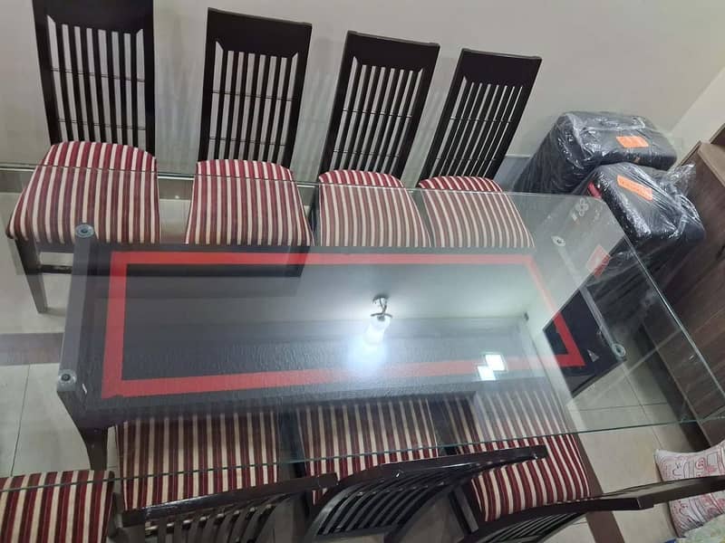 Dining table 0