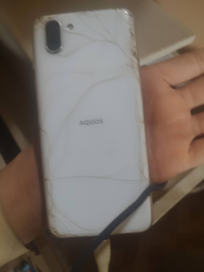 Sharp Aquos R2 1