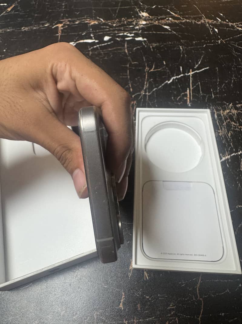 Apple iPhone 15 Pro Max 2