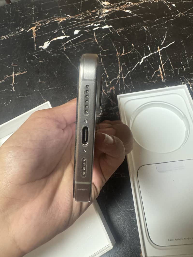 Apple iPhone 15 Pro Max 3