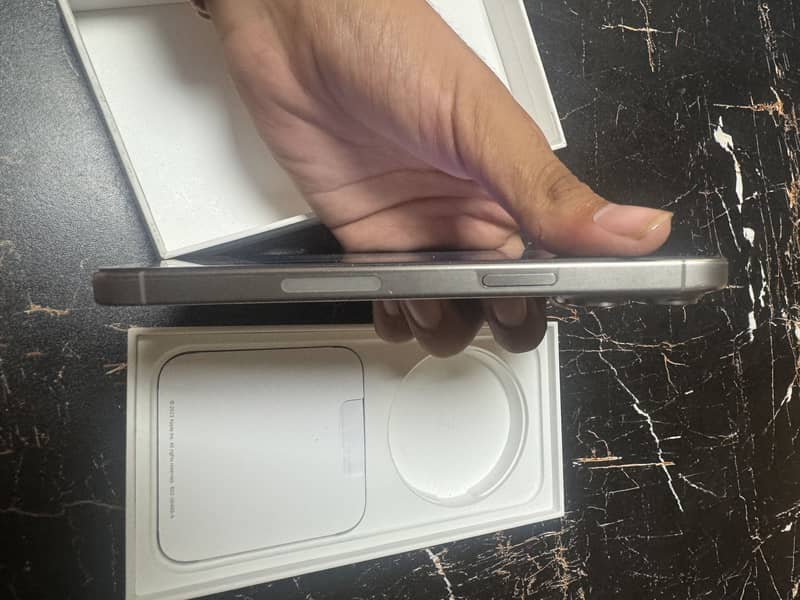Apple iPhone 15 Pro Max 4