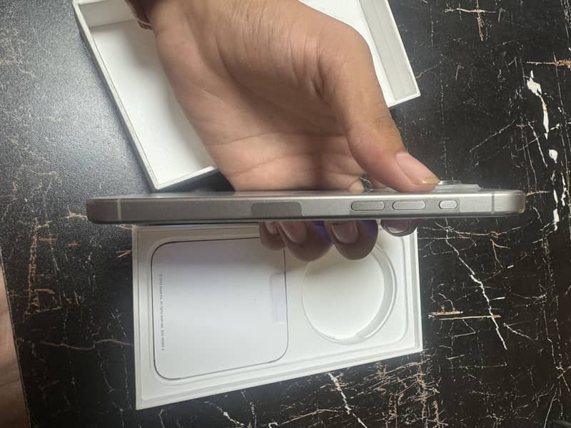 Apple iPhone 15 Pro Max 5