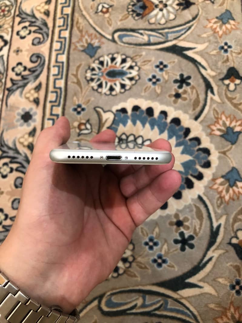Apple iPhone 8 5
