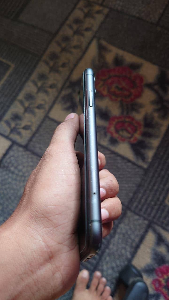 Apple iPhone 11 3