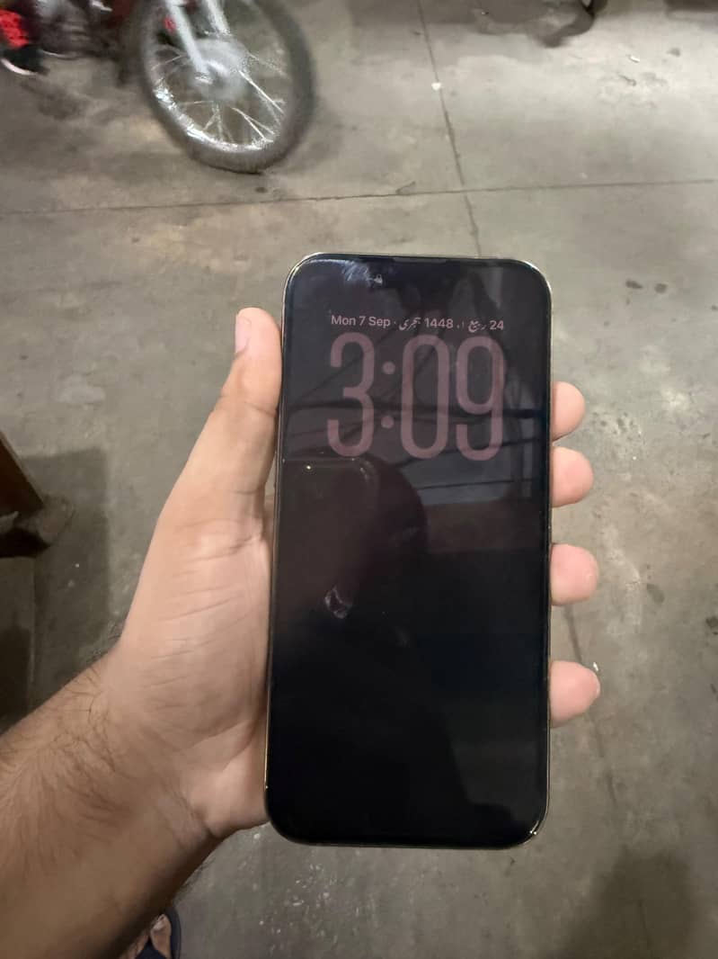 Apple iPhone 16 Pro Max 3