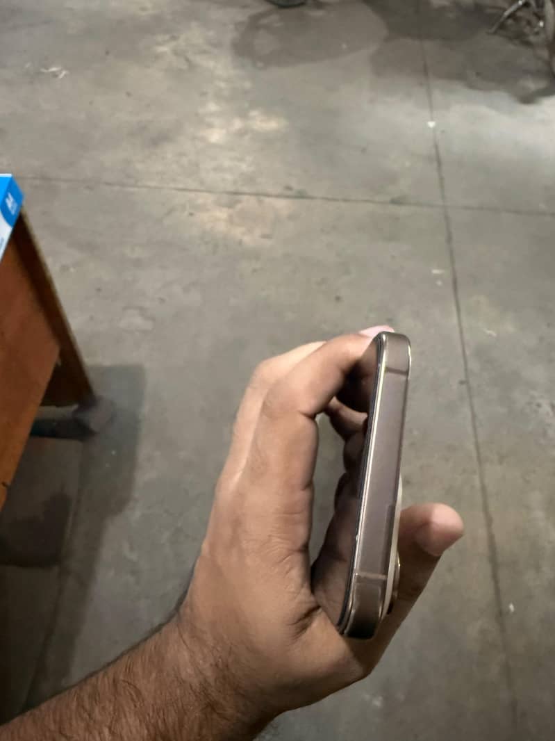Apple iPhone 16 Pro Max 6