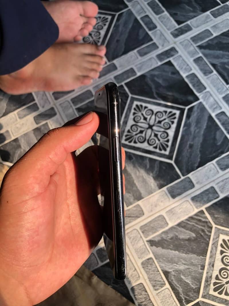 Apple iPhone 11 Pro 1