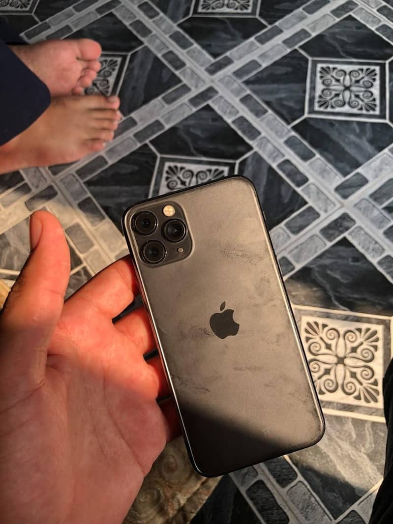 Apple iPhone 11 Pro 4