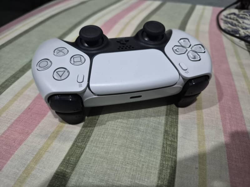 PlayStation 5 controller 1