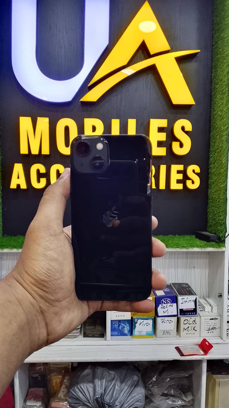 Apple iPhone 13 2