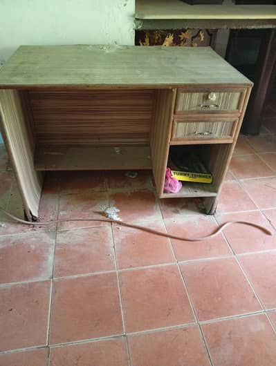 used office tables and racks for sale . .