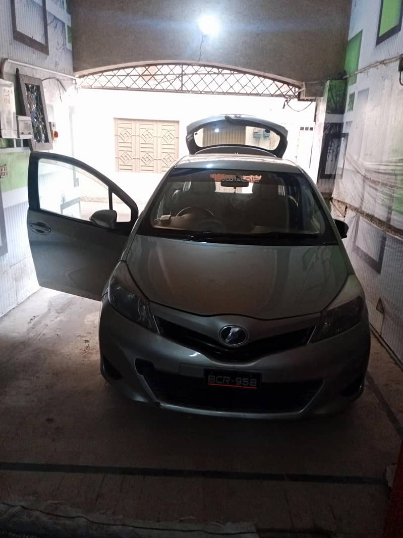 VITZ CAR 1000 cc 2