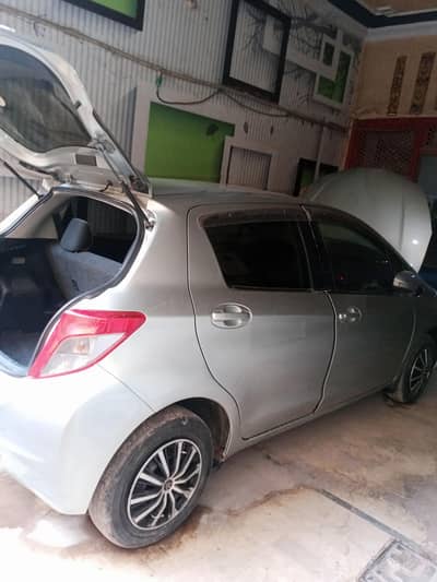 VITZ CAR 1000 cc
