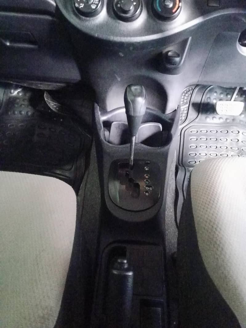 VITZ CAR 1000 cc 16