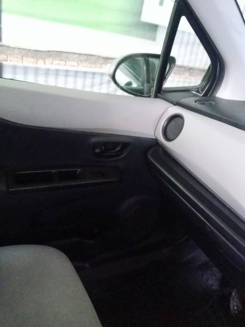 VITZ CAR 1000 cc 17