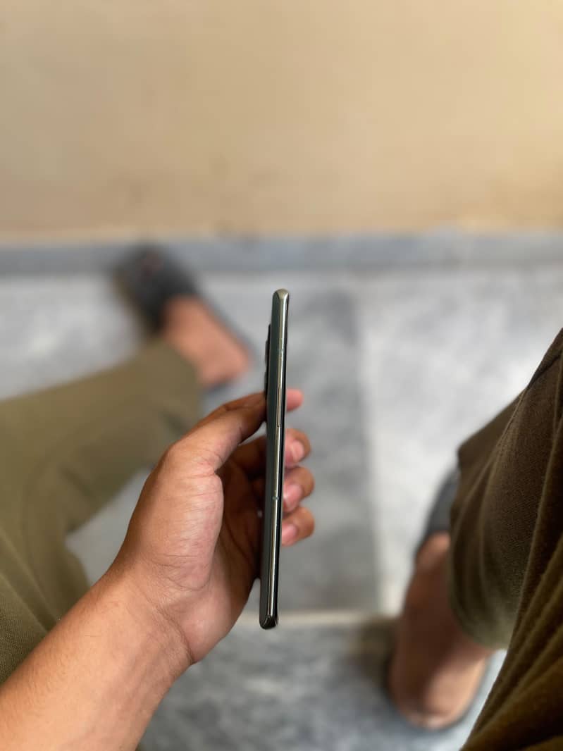 One Plus 10 Pro 4