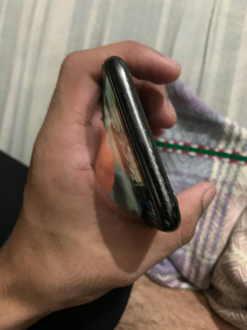 Apple iPhone X 3