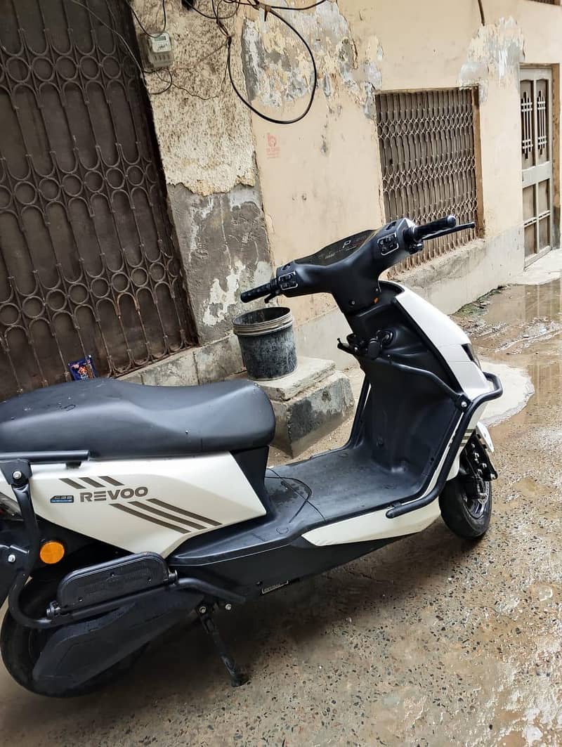 Revoo c32 young 5