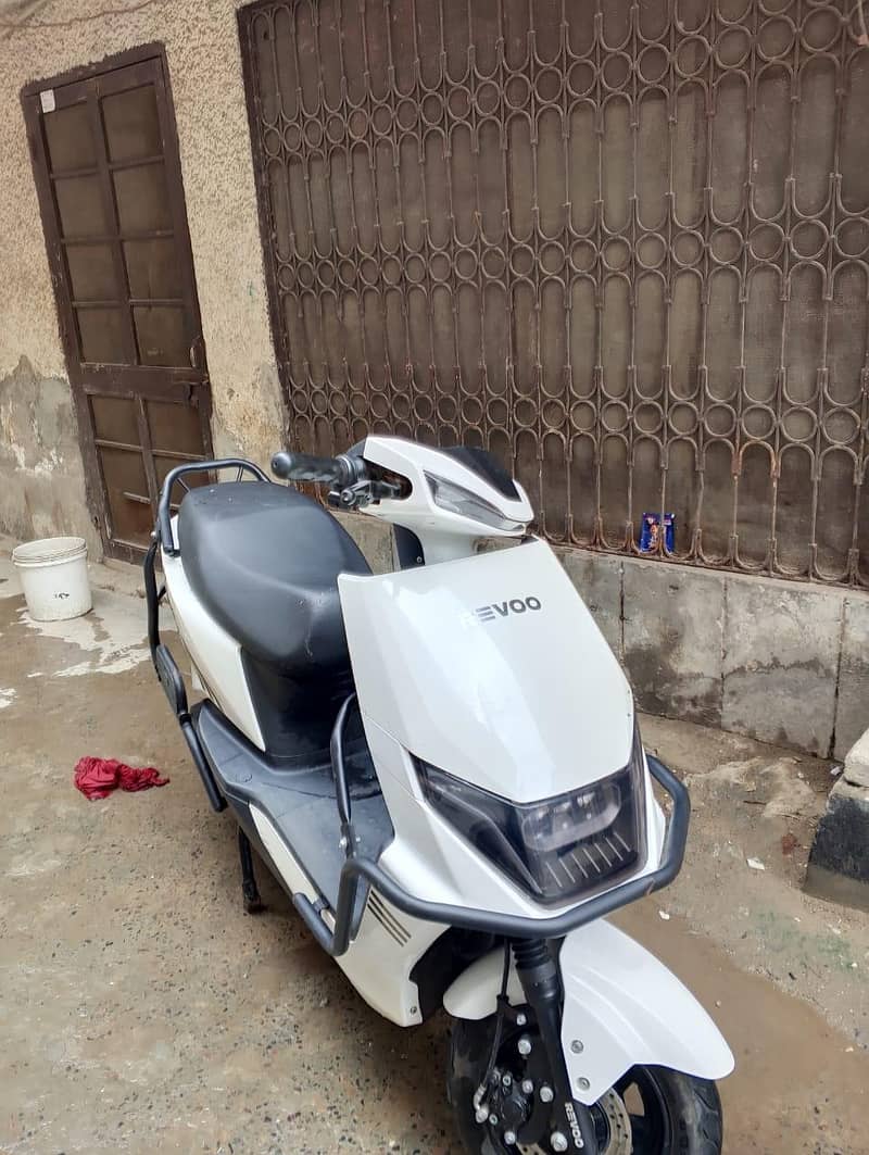 Revoo c32 young 6