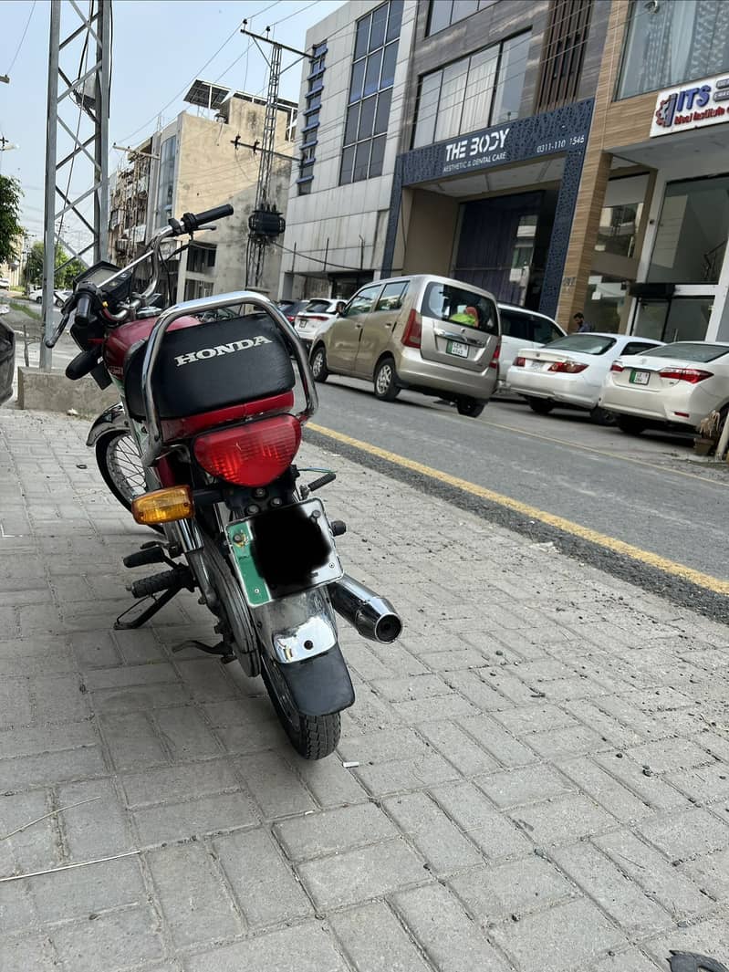 Honda CD70 4