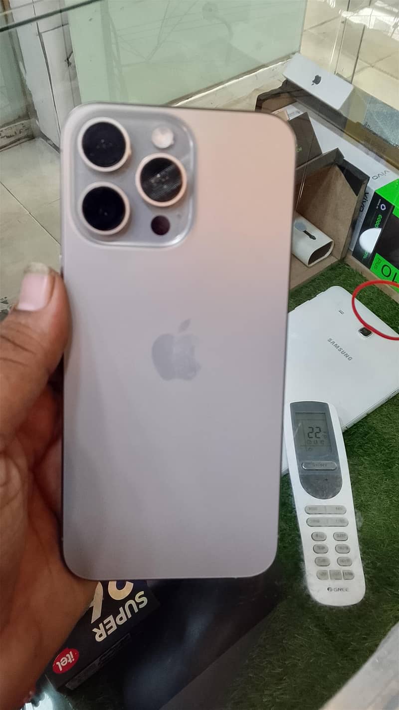 Apple iPhone 15 Pro Max 1